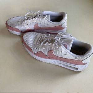 Women’s Nike shoes size 10